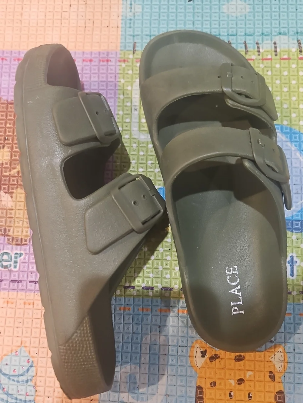 Like New Children'sPlace  Sz.4 Kids Olive Green Double-Buckle Sandals